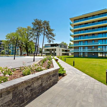 Clyde-Premium Lelle Waterfront Private Apartment Balatonlelle Extérieur photo