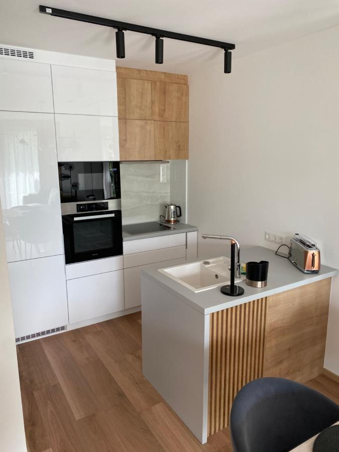 Clyde-Premium Lelle Waterfront Private Apartment Balatonlelle Extérieur photo