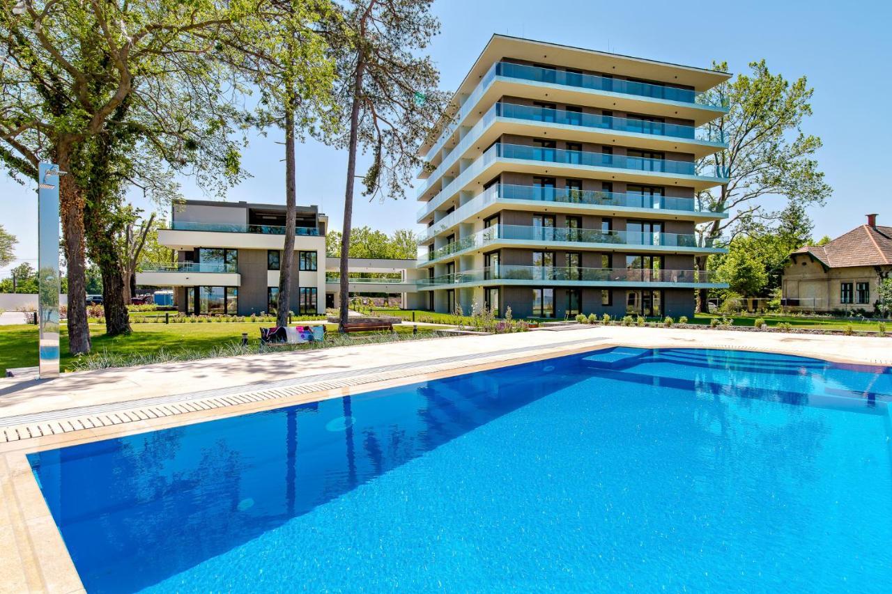 Clyde-Premium Lelle Waterfront Private Apartment Balatonlelle Extérieur photo