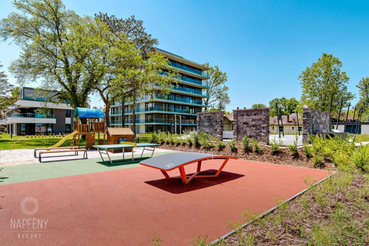 Clyde-Premium Lelle Waterfront Private Apartment Balatonlelle Extérieur photo