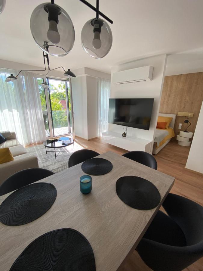 Clyde-Premium Lelle Waterfront Private Apartment Balatonlelle Extérieur photo