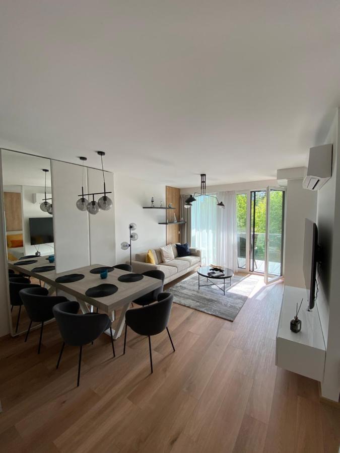 Clyde-Premium Lelle Waterfront Private Apartment Balatonlelle Extérieur photo