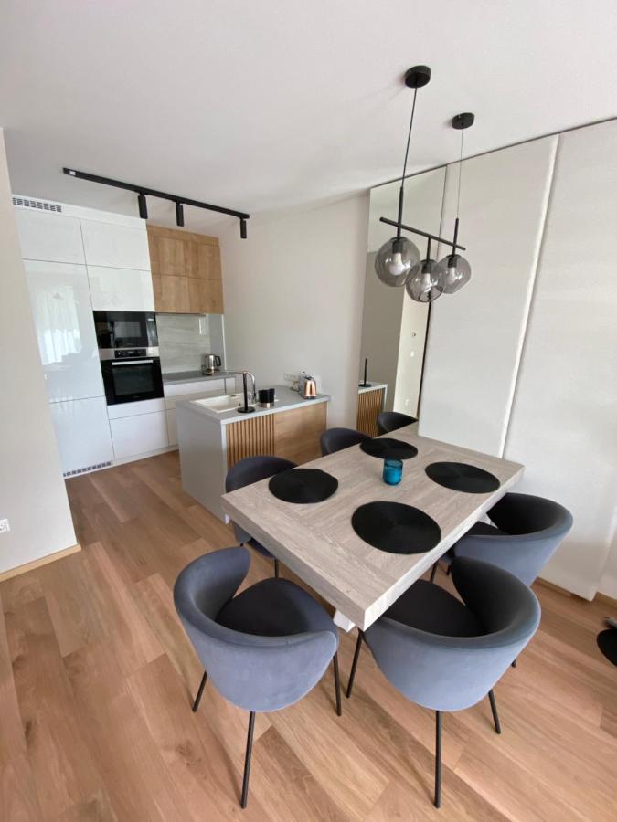 Clyde-Premium Lelle Waterfront Private Apartment Balatonlelle Extérieur photo